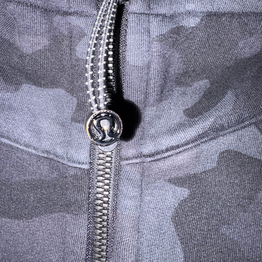 Lululemon Women's Black Camo Zip-Up Hoodie - Picture 4 of 7